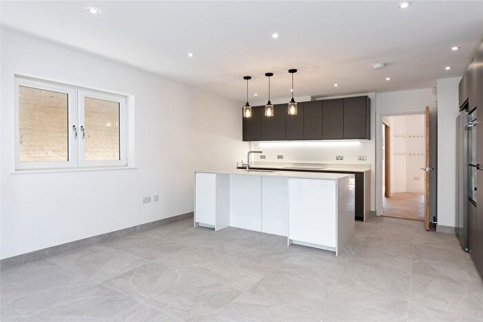 6 Bedroom Detached House To Rent In Oakdale Road, Weybridge, KT13