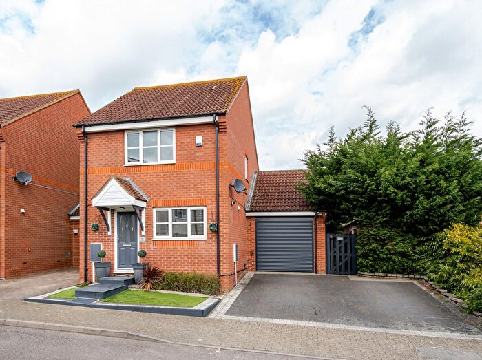 3 Bedroom Link Detached House For Sale In Gunver Lane, Tattenhoe, Milton Keynes, MK4