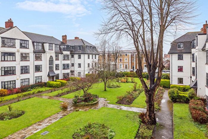 2 Bedroom Flat To Rent In Leigham Avenue, Streatham, SW16