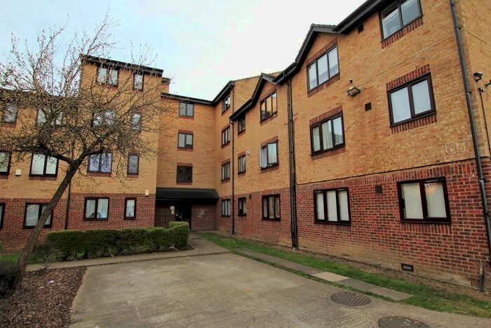 1 Bedroom Flat To Rent In Plumtree Close, Dagenham, RM10