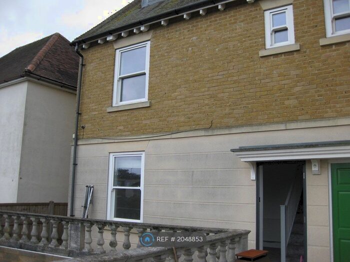 3 Bedroom End Of Terrace House To Rent In Parade Heights, Rochester, ME1