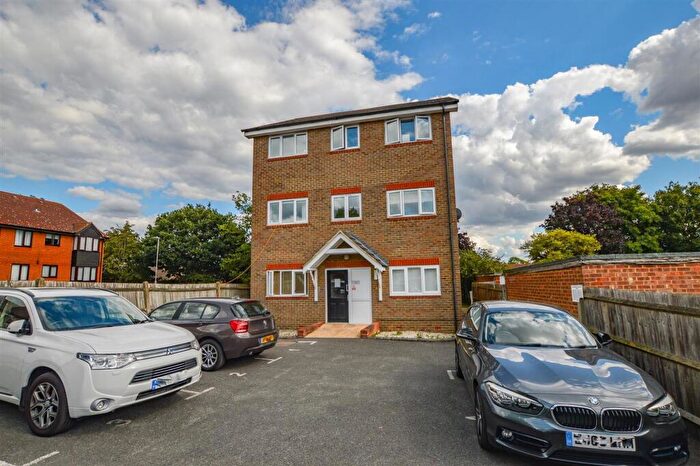 1 Bedroom Apartment For Sale In Hardwicke Place, London Colney, AL2