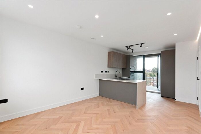 1 Bedroom Flat To Rent In Cannon Hill Lane, London, SW20