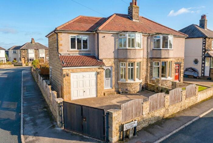 4 Bedroom Semi-Detached House For Sale In Sunnybank Crescent, Yeadon, Leeds, LS19