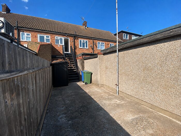 2 Bedroom Flat To Rent In Corringham, Stanford-Le-Hope, Essex, SS17