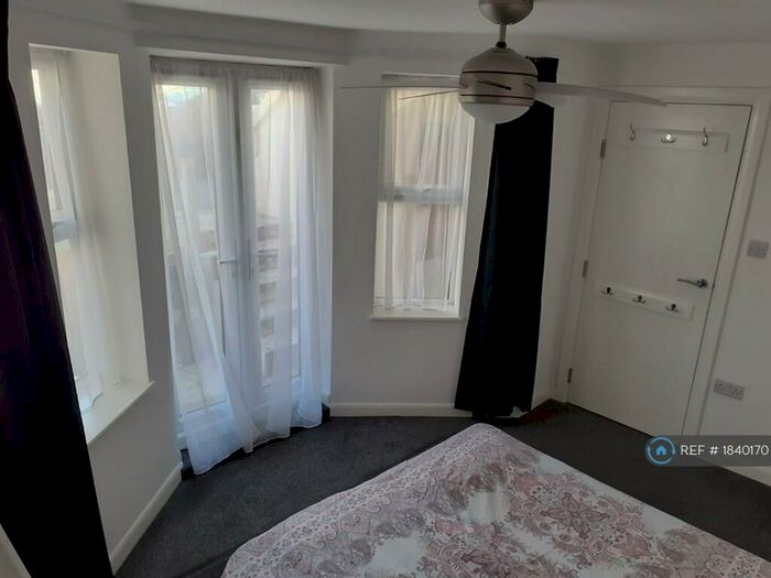 2 Bedroom Flat To Rent In Tideswell Road, Eastbourne, BN21