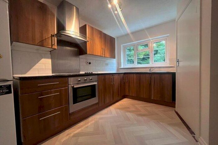 2 Bedroom Flat To Rent In Silverdale Road, Southampton, SO15