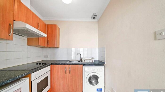 Apartment To Rent In High Road, Wood Green, London, N22