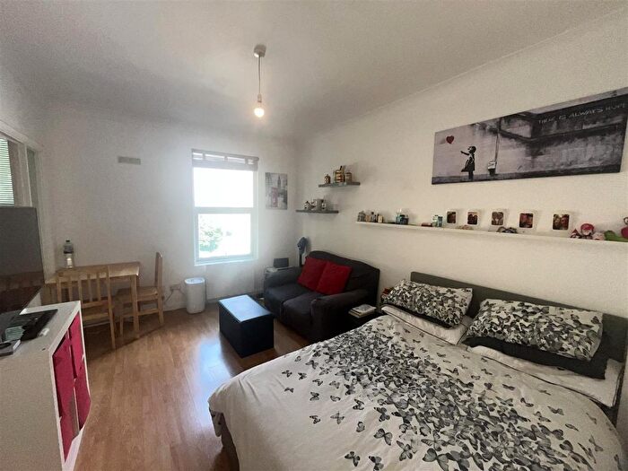 Studio To Rent In Loveridge Road, Kilburn, NW6