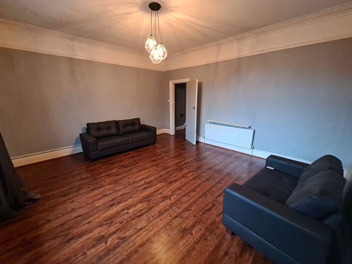 3 Bedroom Flat To Rent In Barlow Moor Road, Didsbury, Manchester, M20