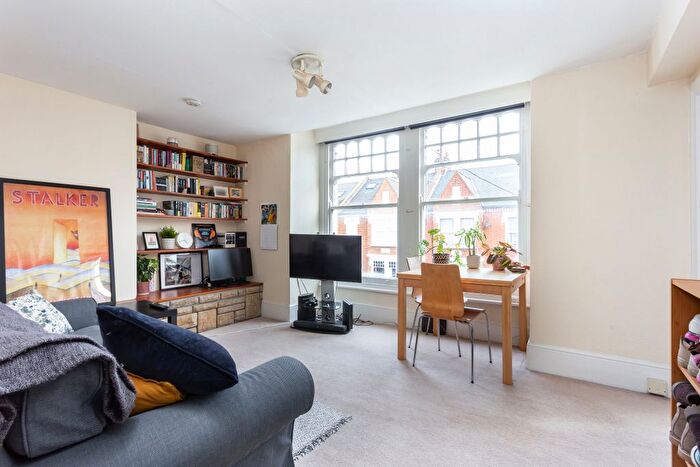 1 Bedroom Flat To Rent In Huron Road, London, SW17