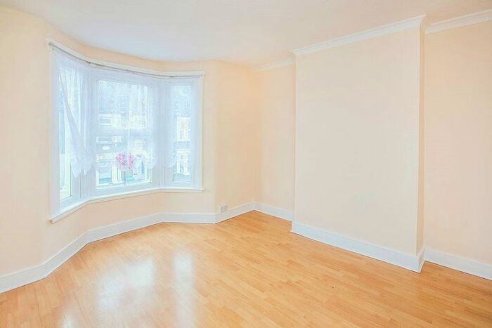 3 Bedroom Flat To Rent In Kildare Road, London, E16