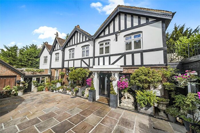 8 Bedroom Detached House For Sale In Croydon Road, Keston, BR2