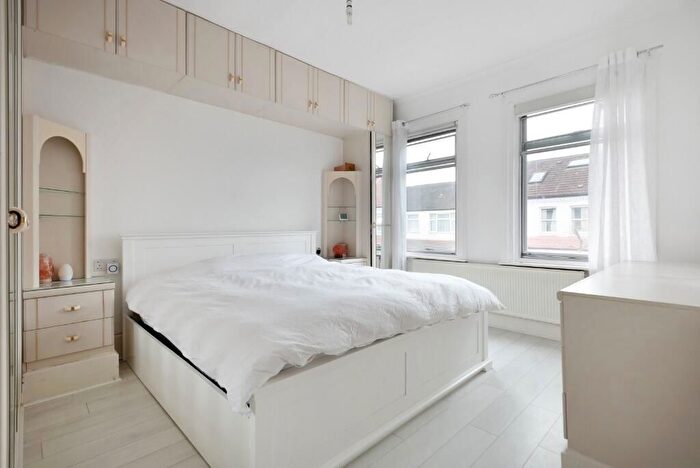 3 Bedroom Terraced House For Sale In Silverleigh Road, Thornton Heath, CR7