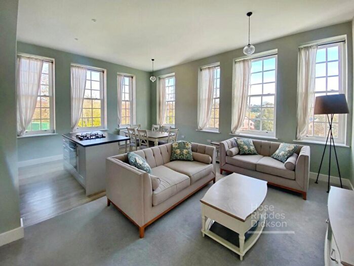 2 Bedroom Apartment For Sale In Whitecroft Park, Newport, Isle Of Wight, PO30