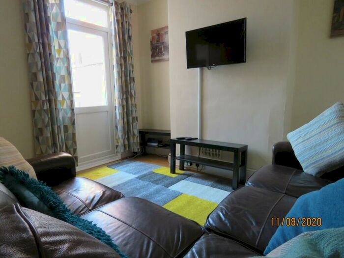 4 Bedroom Terraced House To Rent In Cecil Road, Northampton, NN2