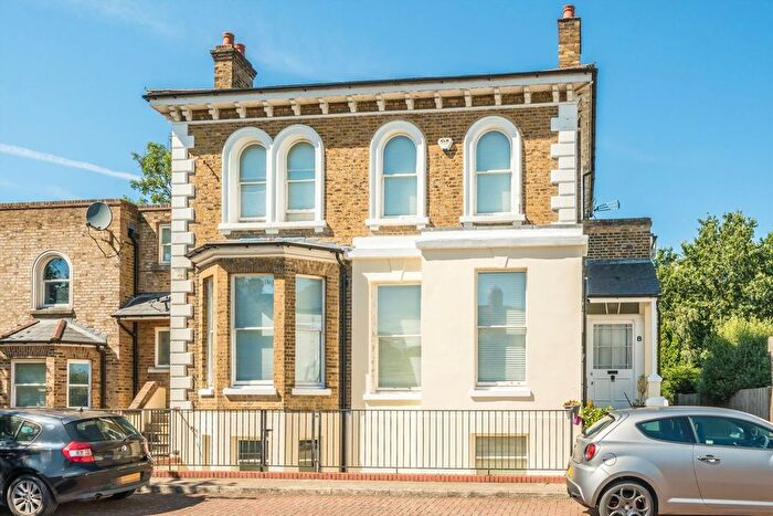 2 Bedroom Flat To Rent In Woodlands Road, Isleworth, TW7