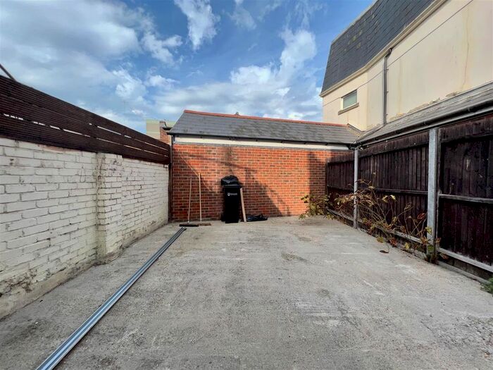 2 Bedroom Flat To Rent In Fratton Road, Portsmouth, PO1