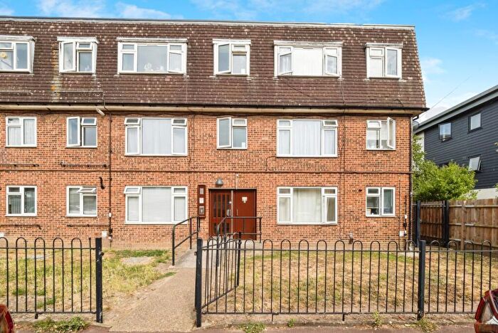 2 Bedroom Flat For Sale In Norton Road, Dagenham, RM10