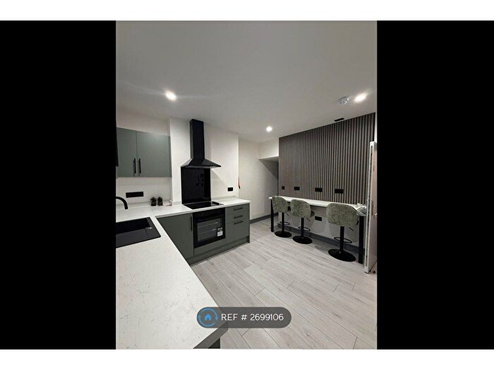 2 Bedroom Flat To Rent In Birkin Avenue, Nottingham, NG7