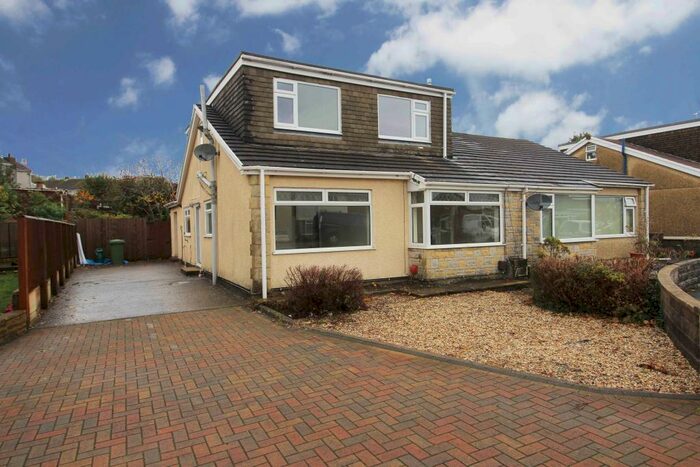 4 Bedroom Bungalow To Rent In York Drive, Crown Hill, CF38