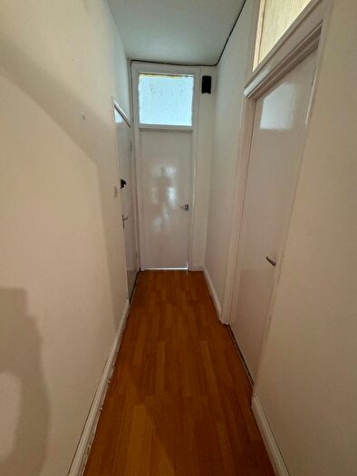 2 Bedroom Flat For Sale In Valentines Road, Ilford, Essex, IG1