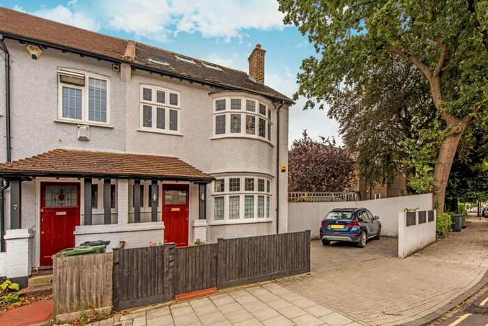 4 Bedroom Semi-Detached House To Rent In West Road, London, SW4