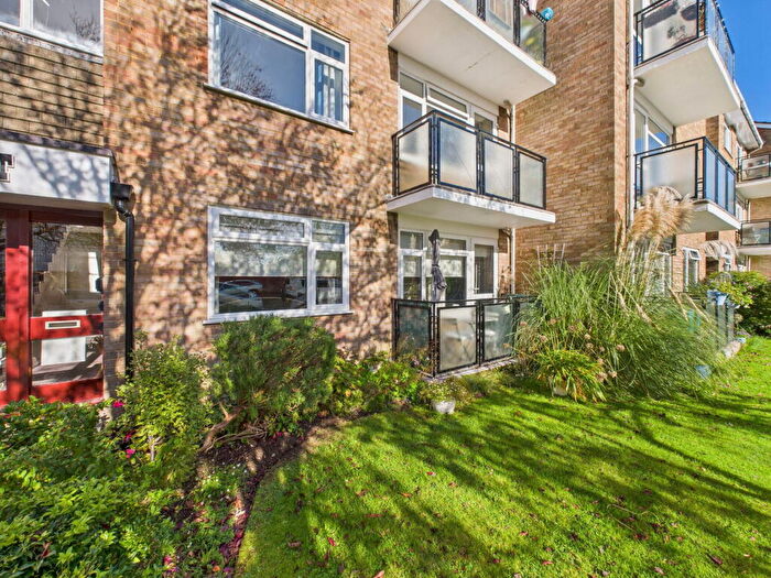 2 Bedroom Flat For Sale In Southdown Road, Shoreham By Sea, BN43