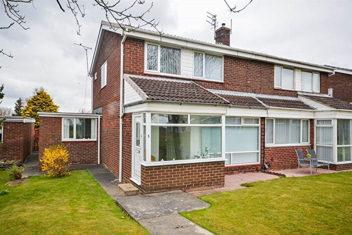 3 Bedroom Semi-Detached House For Sale In Norwich Way, Jarrow, NE32