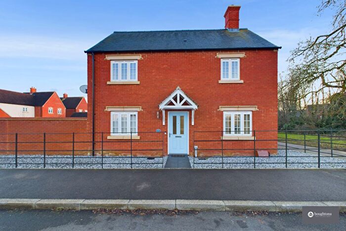 3 Bedroom Semi-Detached House For Sale In Marne Way, Brackley, NN13