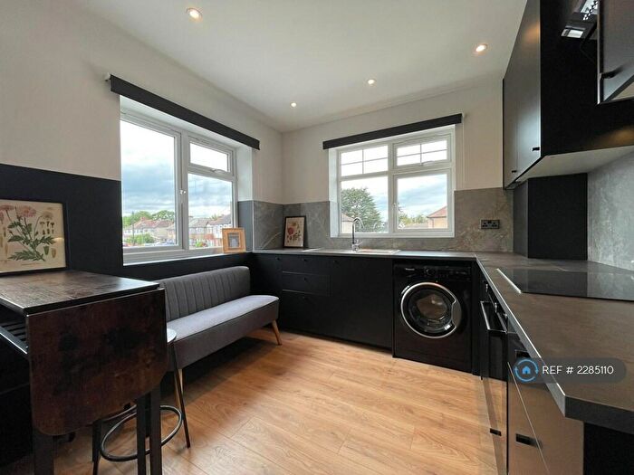 2 Bedroom Flat To Rent In Rosemill House, Morden, SM4