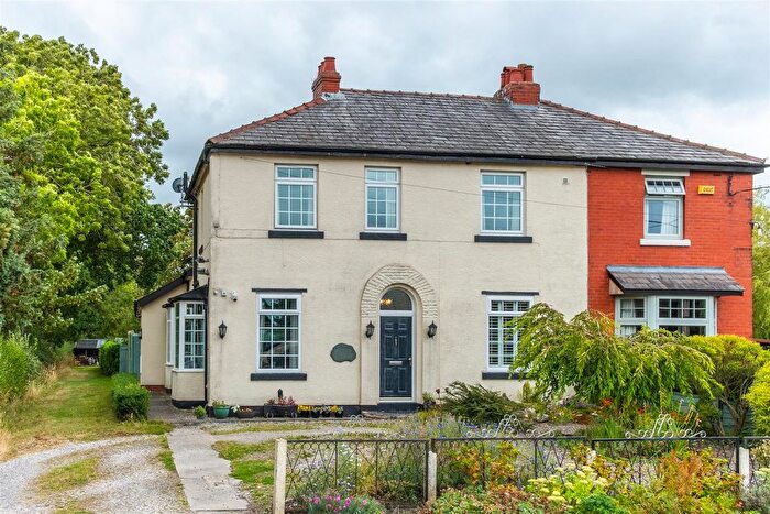 4 Bedroom Semi-Detached House For Sale In Newgate Lane, Whitestake, Preston, PR4