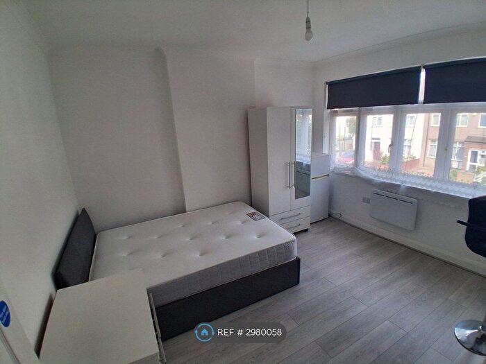 Studio To Rent In Stockport Road, London, SW16