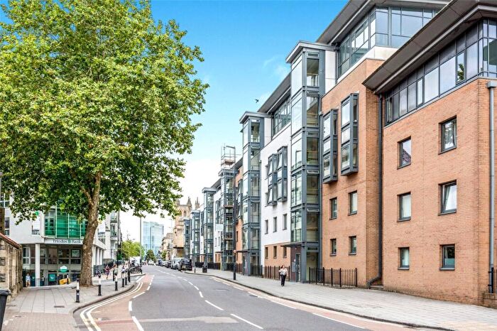2 Bedroom Flat For Sale In Deanery Road, Bristol, BS1