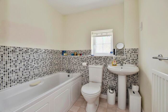 2 Bedroom Flat For Sale In Godwin Way, Stoke-On-Trent, Staffordshire, ST4