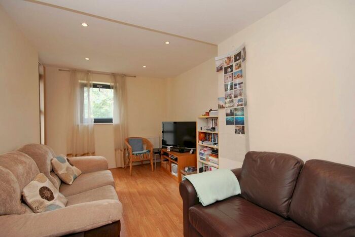 1 Bedroom Flat To Rent In Scott Avenue, West Hill, London, SW15