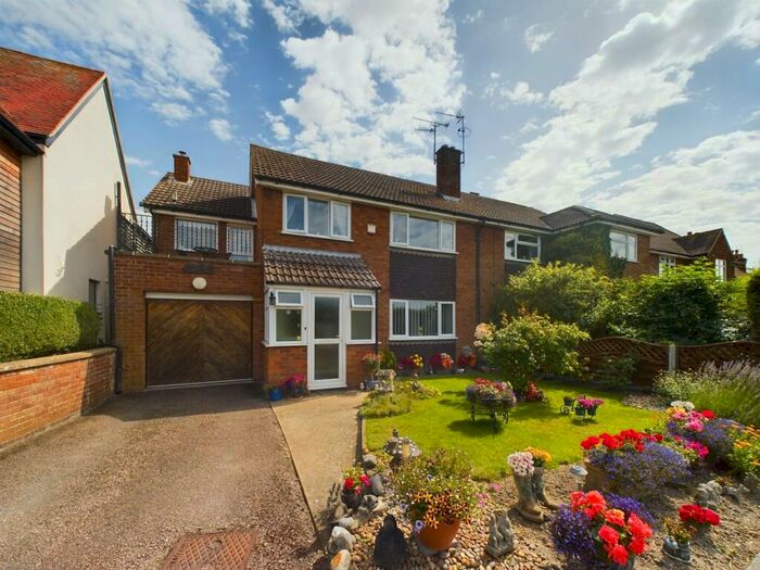 3 Bedroom Semi-Detached House For Sale In Walnut Tree Road, Pirton, Hitchin, SG5