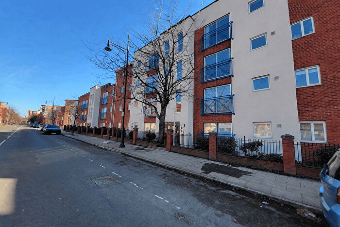 3 Bedroom Flat For Sale In Stretford Road, Hulme, Manchester., M15