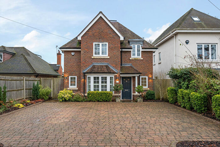 4 Bedroom Detached House For Sale In The Glade, Fetcham, KT22