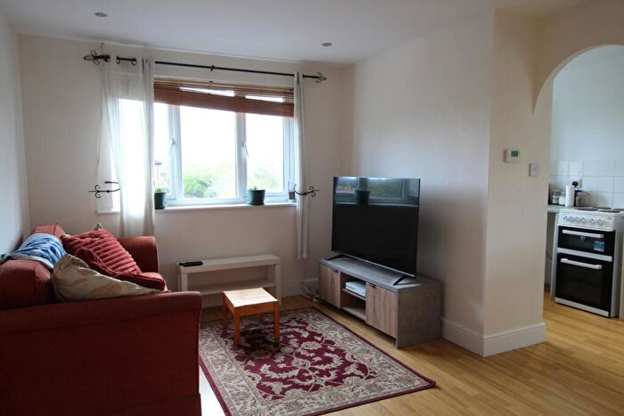 1 Bedroom Flat To Rent In Parrotts Field, Hoddesdon, EN11