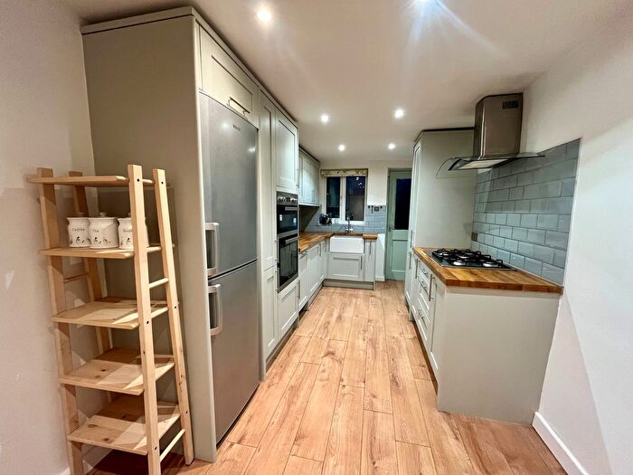 2 Bedroom Cottage To Rent In Grove Lane, Manchester, M20