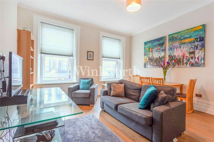 3 Bedroom Flat To Rent In Cricklewood Lane, London, NW2