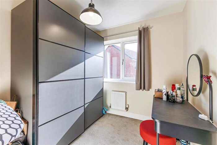 3 Bedroom Semi-Detached House For Sale In Horseshoe Crescent, Wellesbourne, CV35
