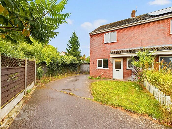 2 Bedroom Semi-Detached House For Sale In Marshall Howard Close, Cawston, Norwich, NR10