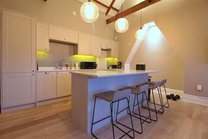 2 Bedroom Apartment To Rent In West Avenue, Gosforth, Newcastle Upon Tyne, NE3