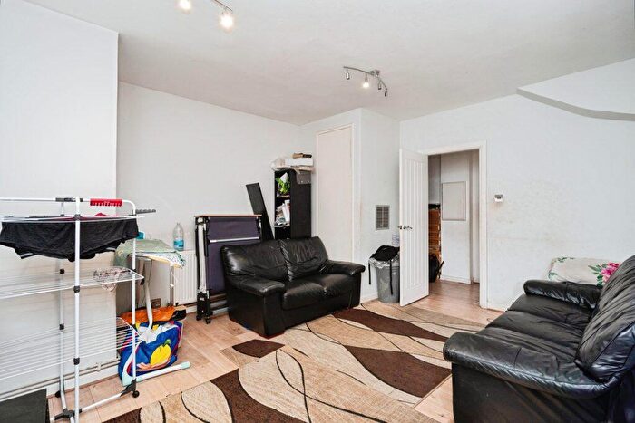3 Bedroom Flat For Sale In Flat, Kendal House, Shore Place, London, E9 - Photo 7