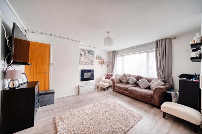 1 Bedroom Flat For Sale In Garden Apartment Offering Exceptional Value For Money In Felton Village, BS40