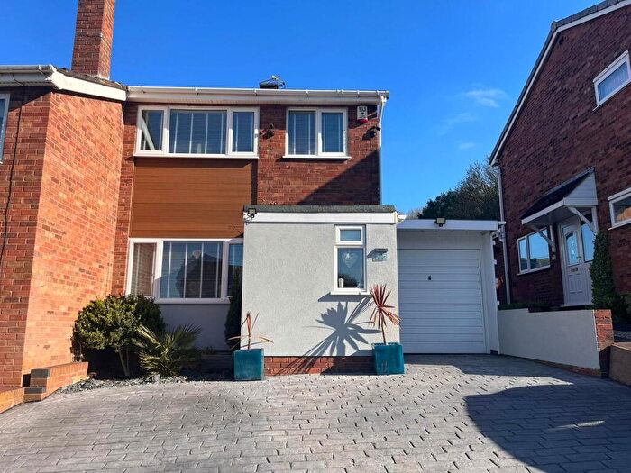 3 Bedroom Semi Detached House For Sale In Kineton Rise, Northway, Sedgley, DY3