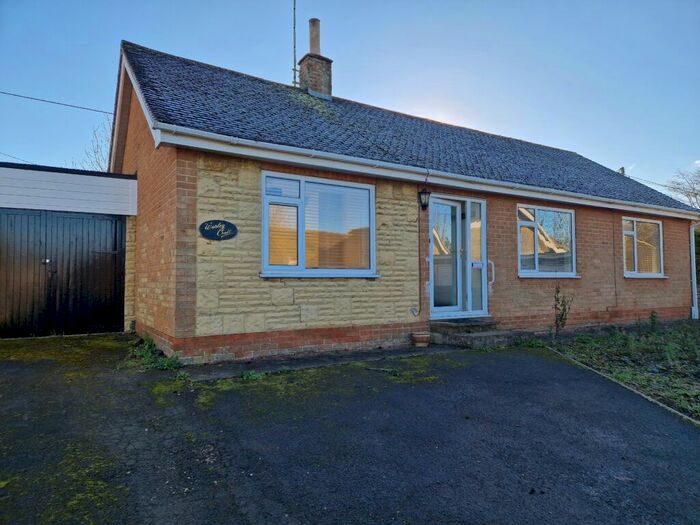 3 Bedroom Detached Bungalow To Rent In Park Road, Hook Norton, Oxon, OX15