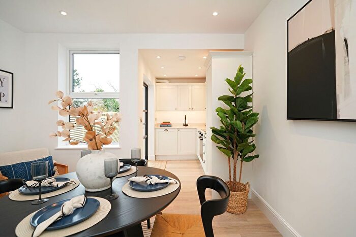 3 Bedroom Terraced House For Sale In Tyzack Road, Sheffield, S8